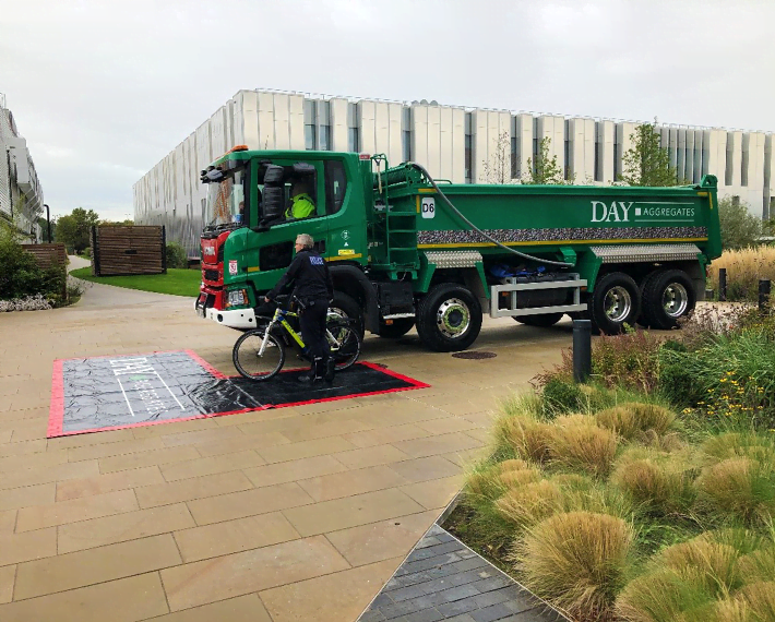 Police van, Day aggregates Lorry and a bicycle